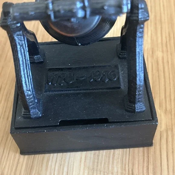 1976 Cast Iron Liberty Bell Coin Bank Harrisburg, PA - Picture 2 of 6